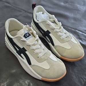 Stylish Beige and Black Sneakers From DeFlorance